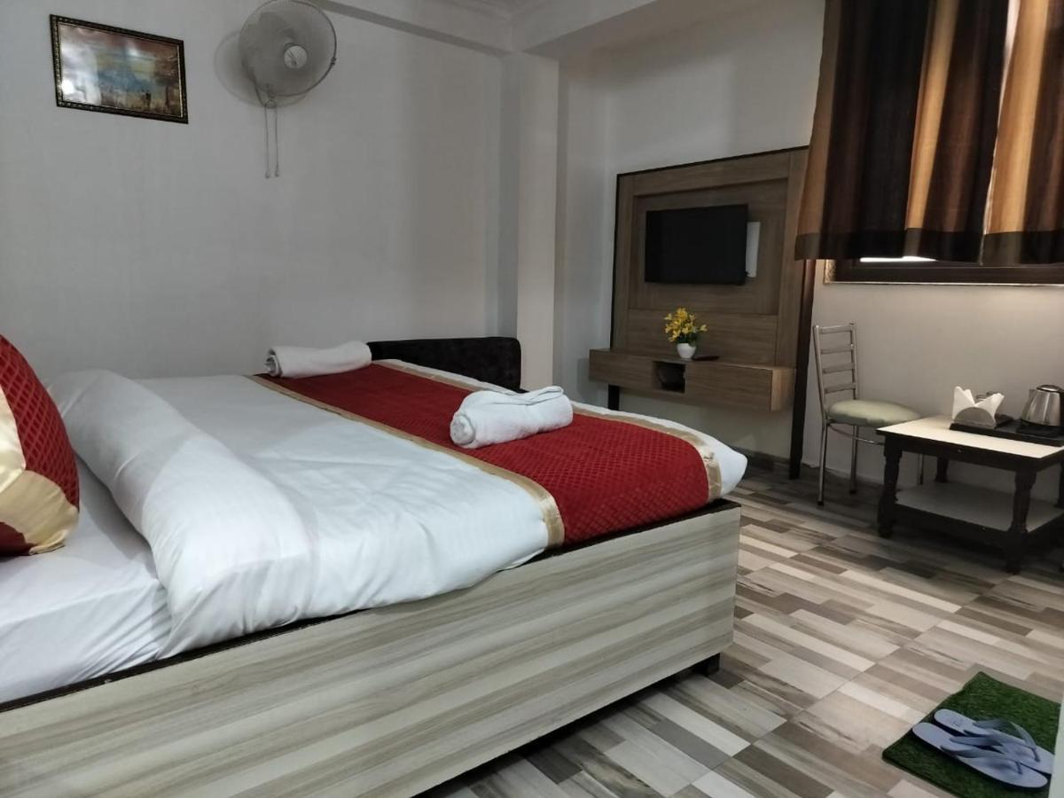 Hotel Clink New Delhi Airport Buitenkant foto