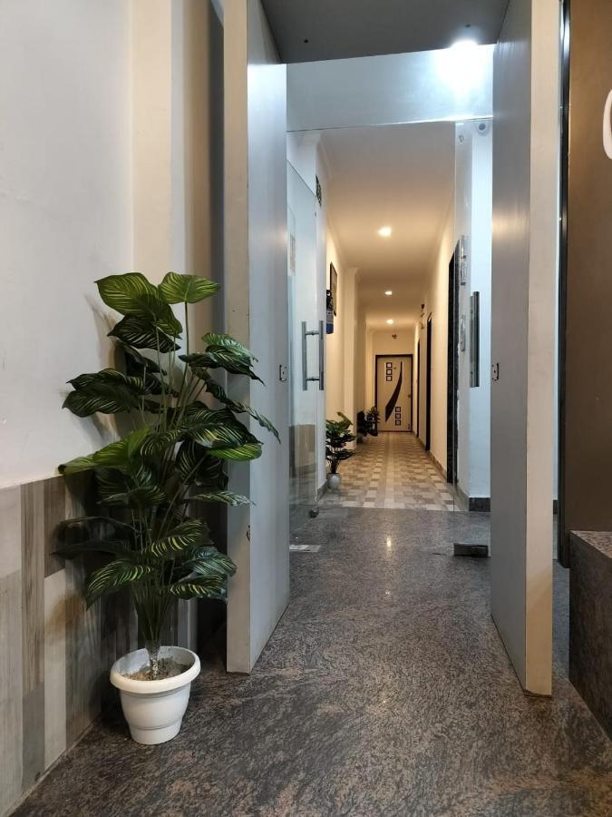 Hotel Clink New Delhi Airport Buitenkant foto