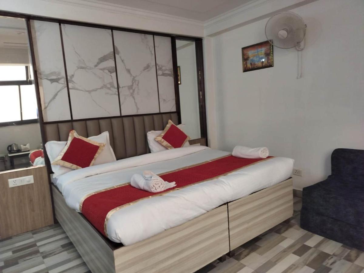 Hotel Clink New Delhi Airport Buitenkant foto