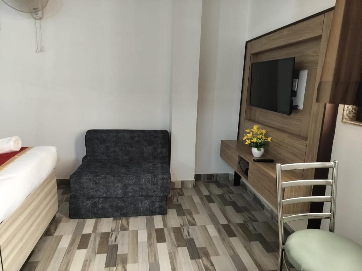 Hotel Clink New Delhi Airport Buitenkant foto