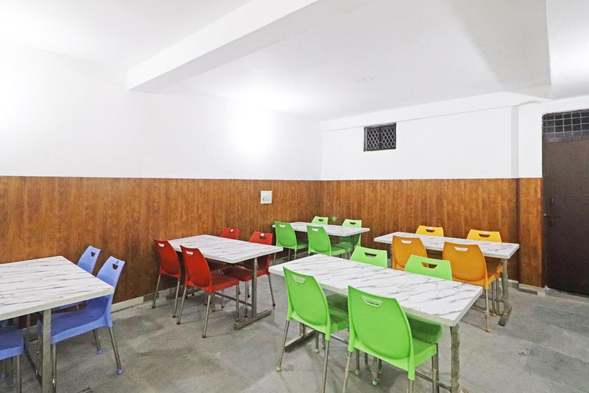 Hotel Clink New Delhi Airport Buitenkant foto