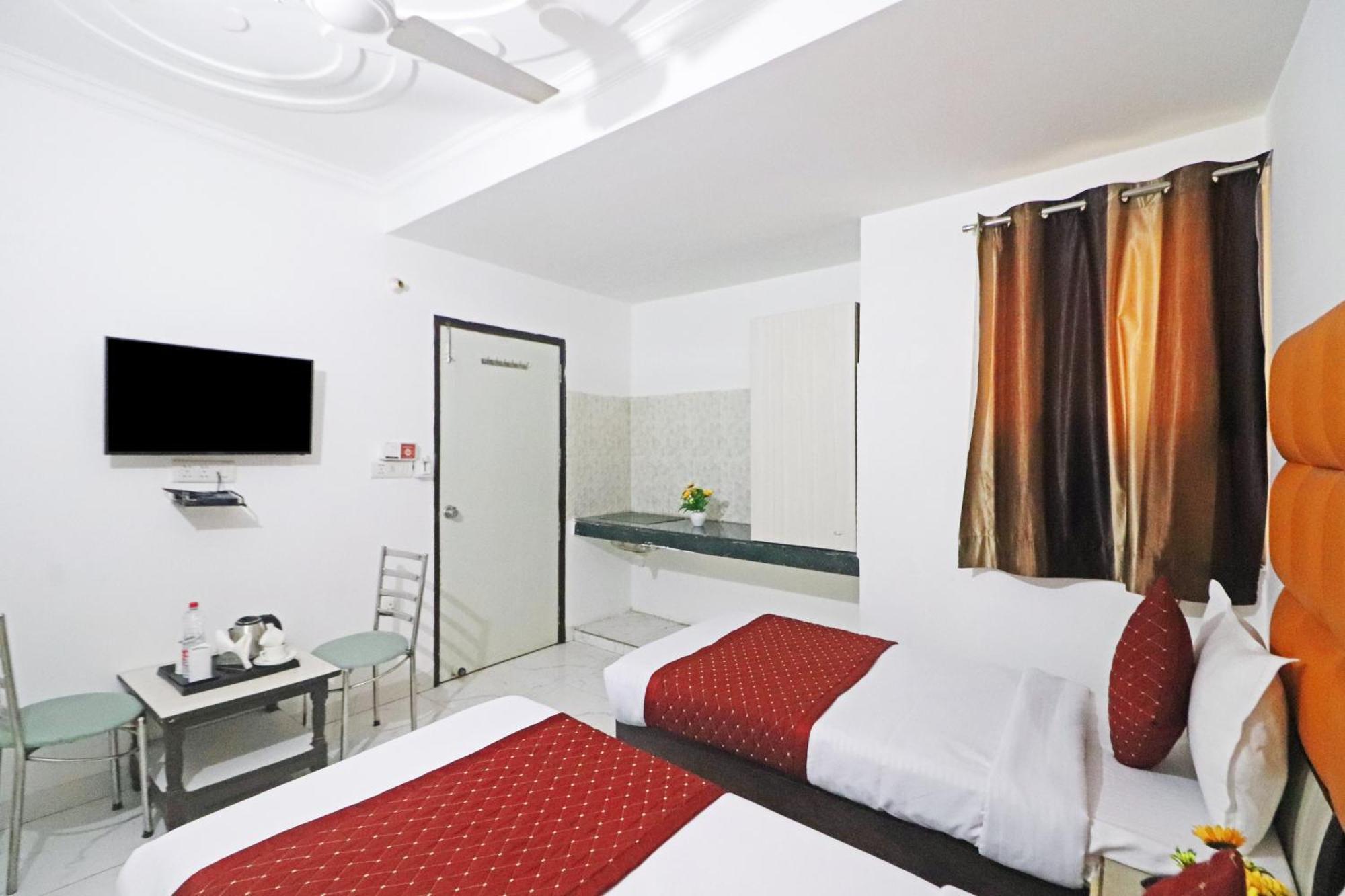 Hotel Clink New Delhi Airport Buitenkant foto