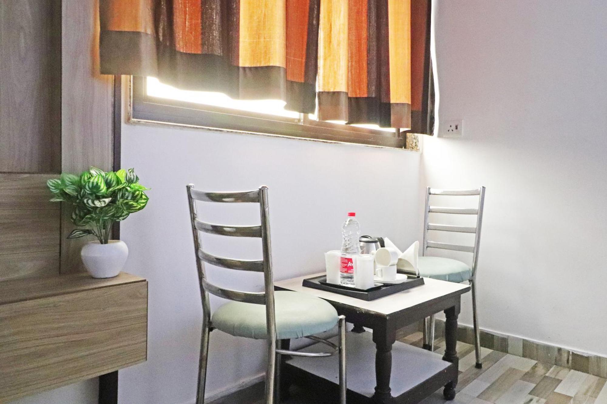Hotel Clink New Delhi Airport Buitenkant foto