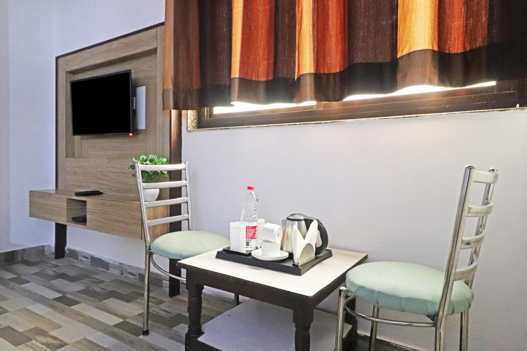 Hotel Clink New Delhi Airport Buitenkant foto