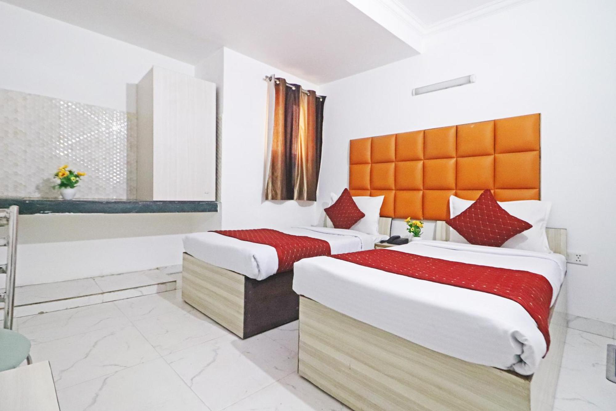 Hotel Clink New Delhi Airport Buitenkant foto