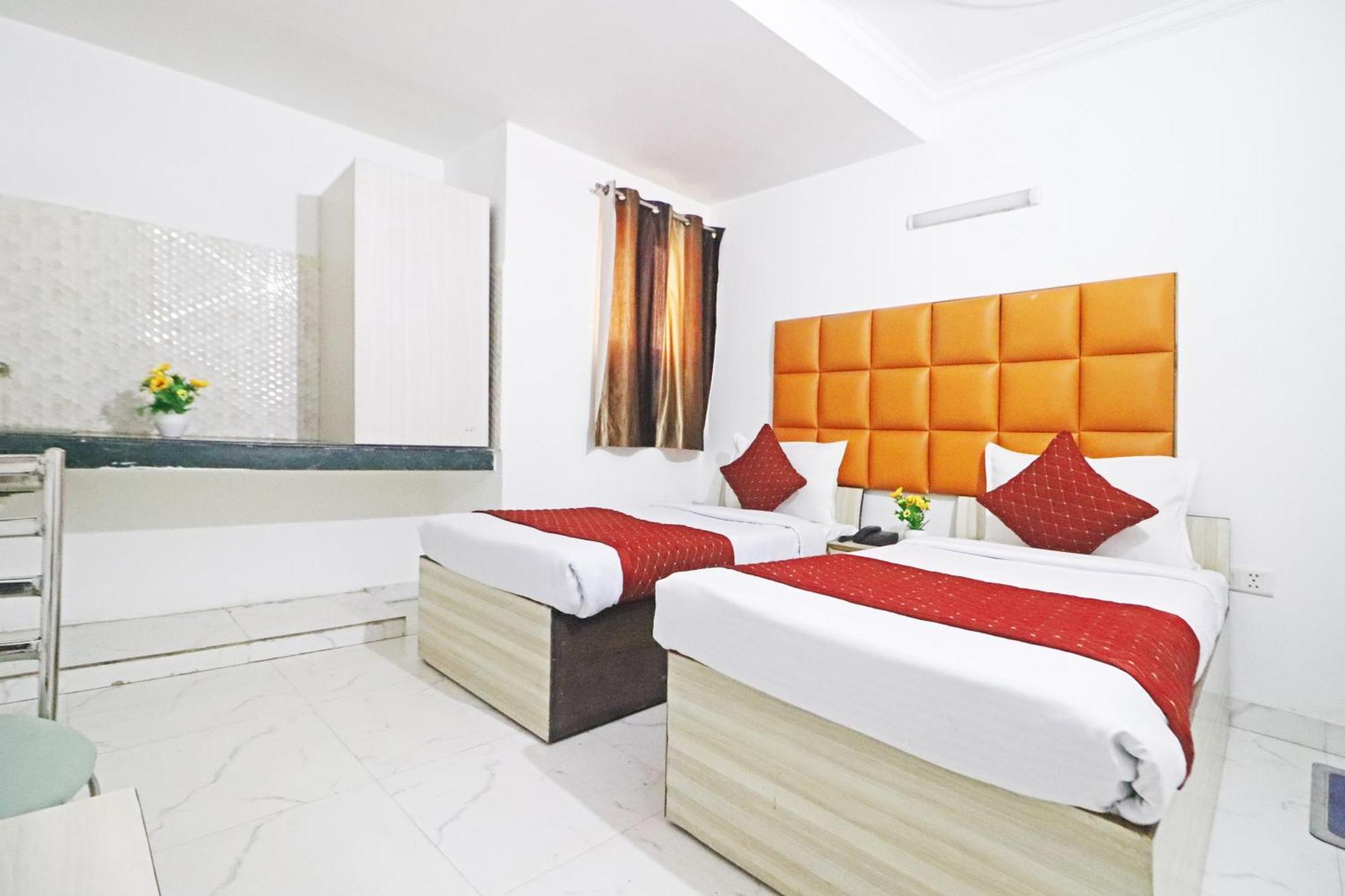 Hotel Clink New Delhi Airport Buitenkant foto