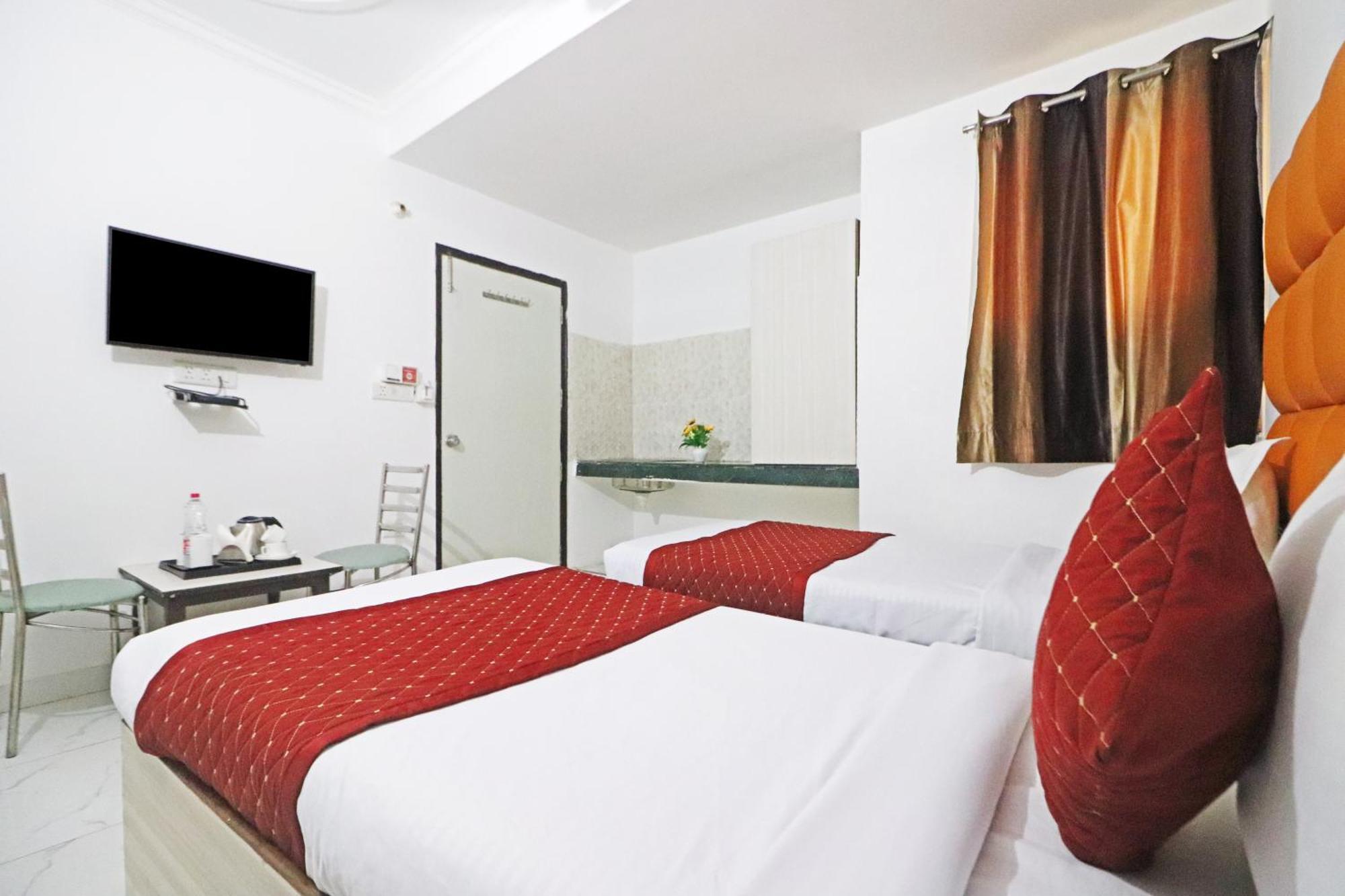Hotel Clink New Delhi Airport Buitenkant foto