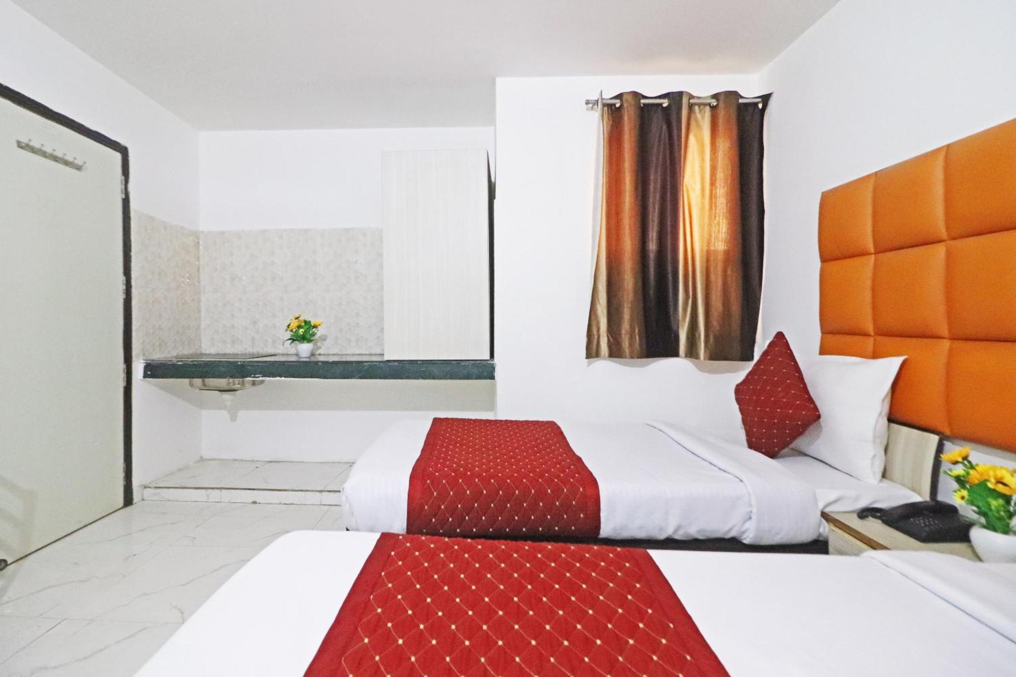 Hotel Clink New Delhi Airport Buitenkant foto