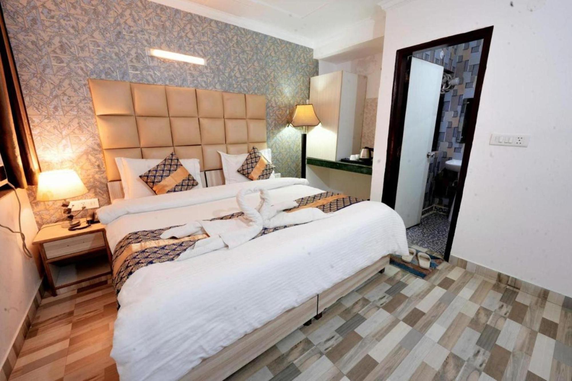 Hotel Clink New Delhi Airport Buitenkant foto