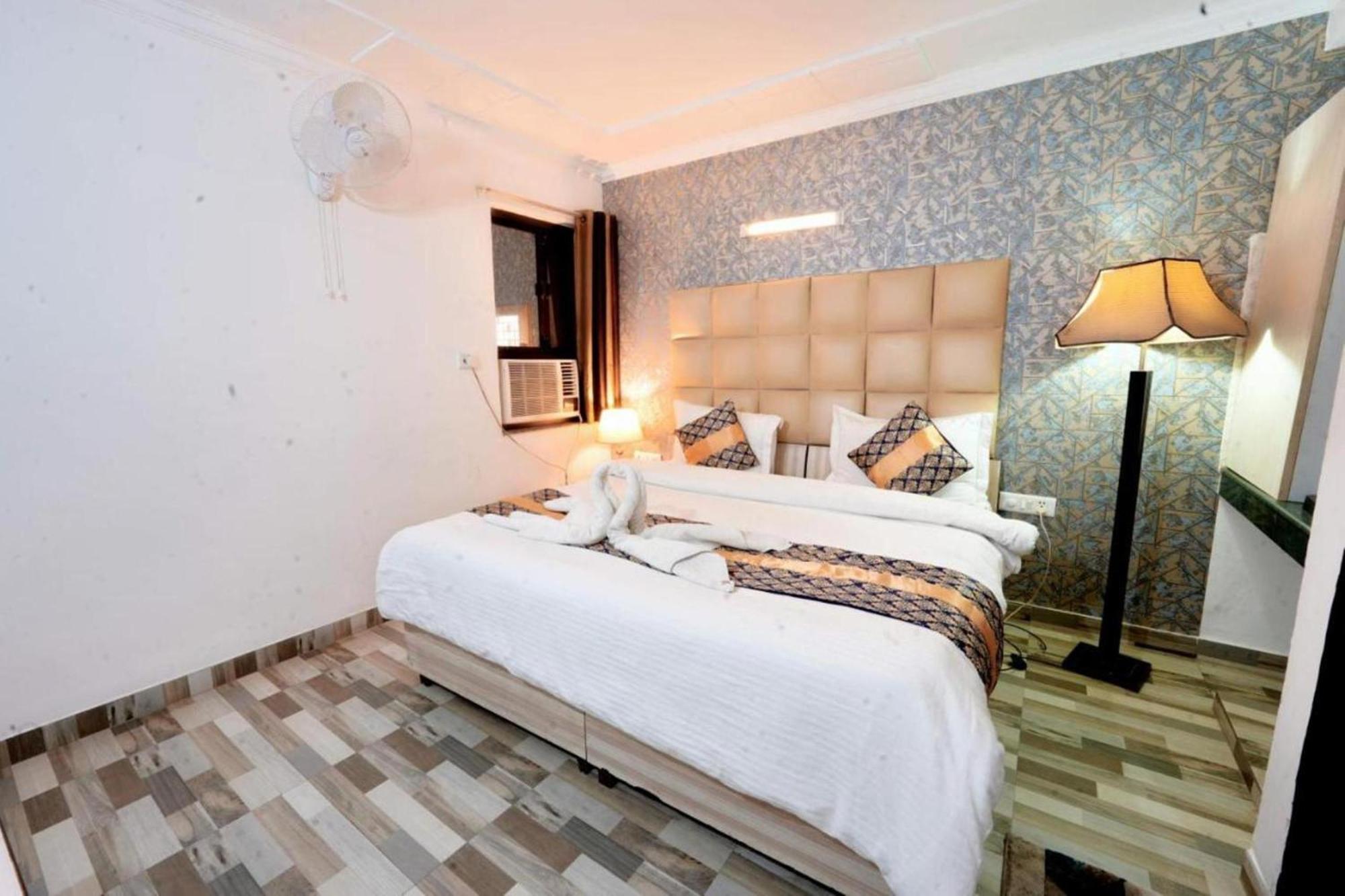 Hotel Clink New Delhi Airport Buitenkant foto
