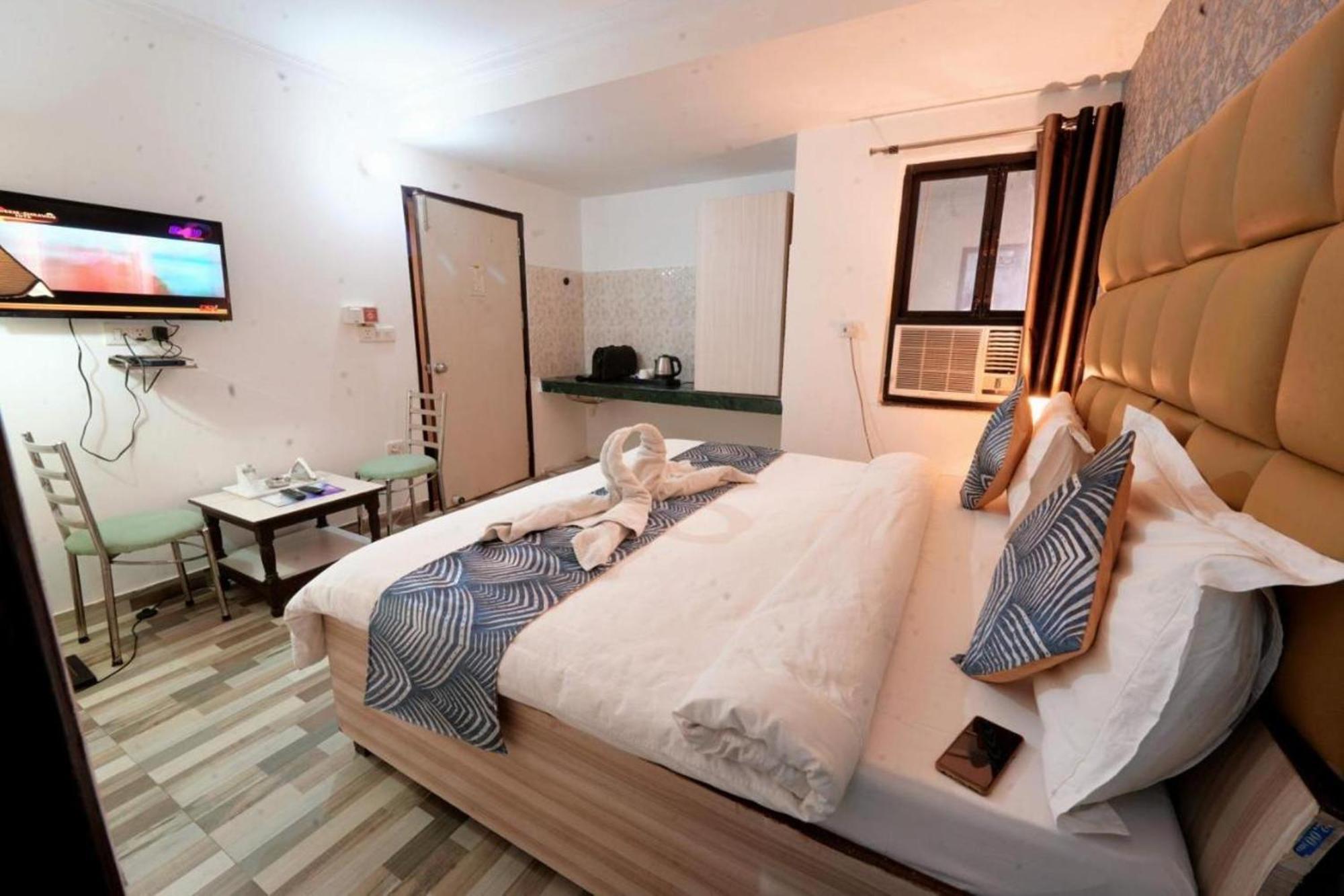 Hotel Clink New Delhi Airport Buitenkant foto