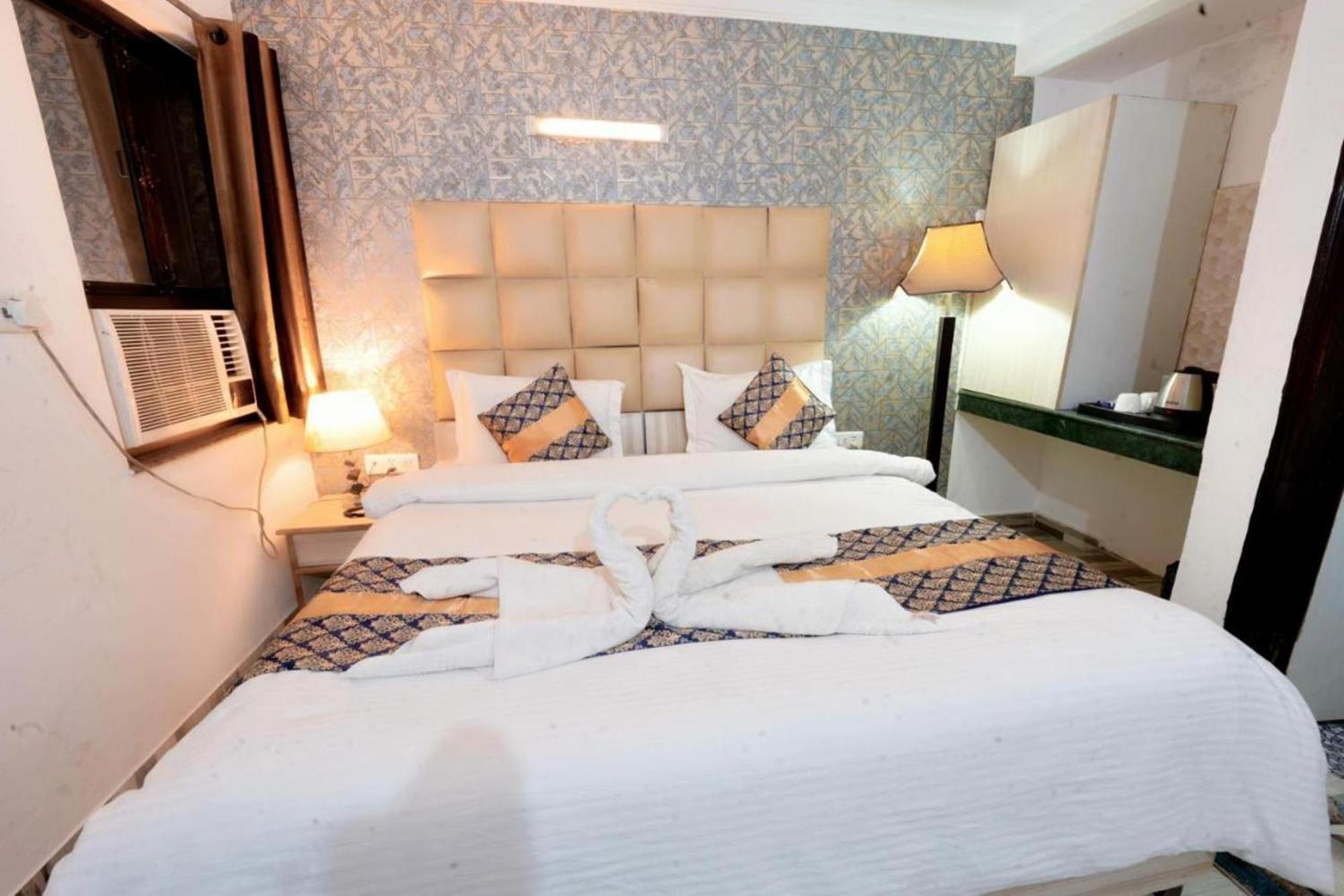 Hotel Clink New Delhi Airport Buitenkant foto