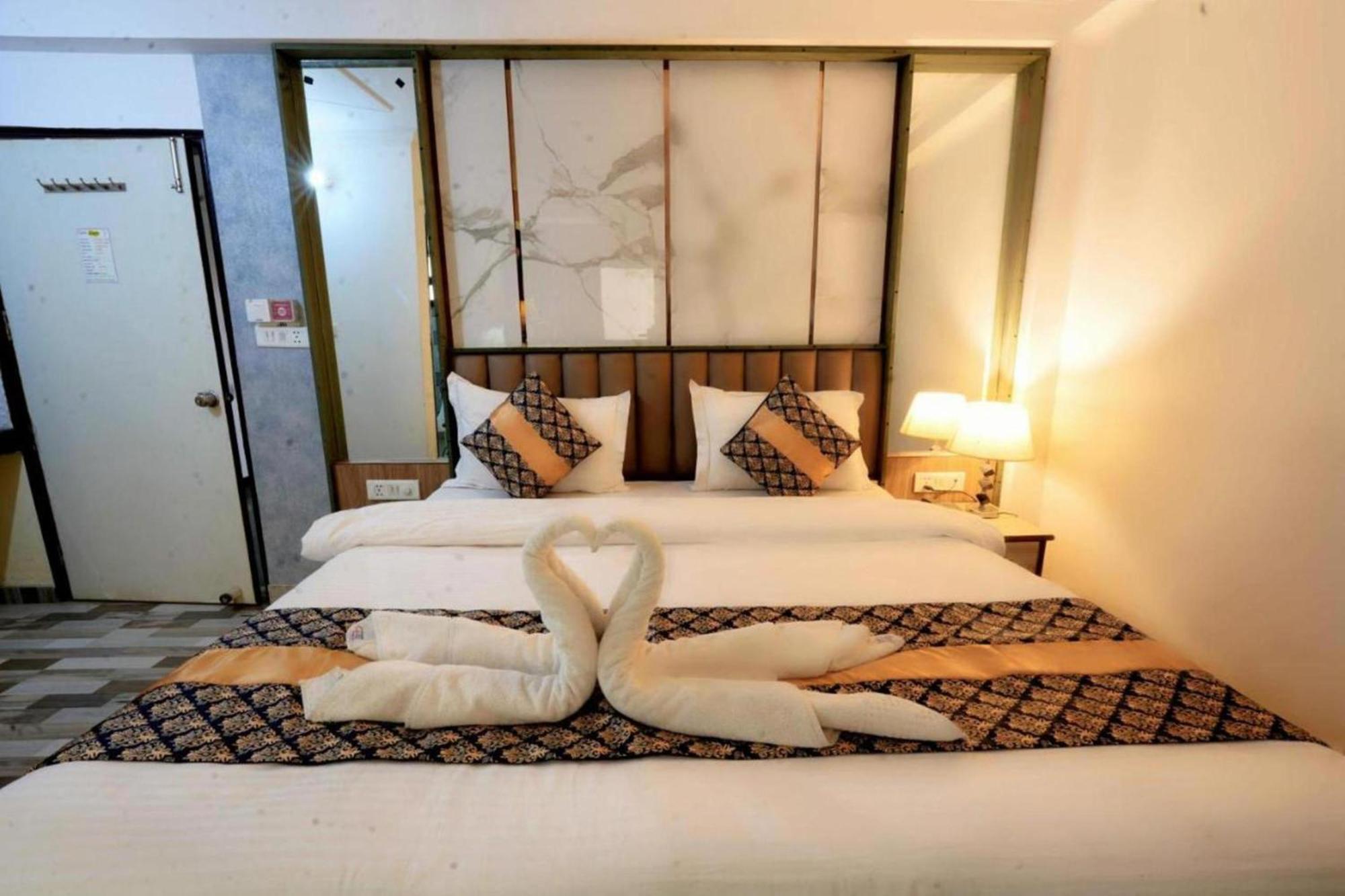 Hotel Clink New Delhi Airport Buitenkant foto