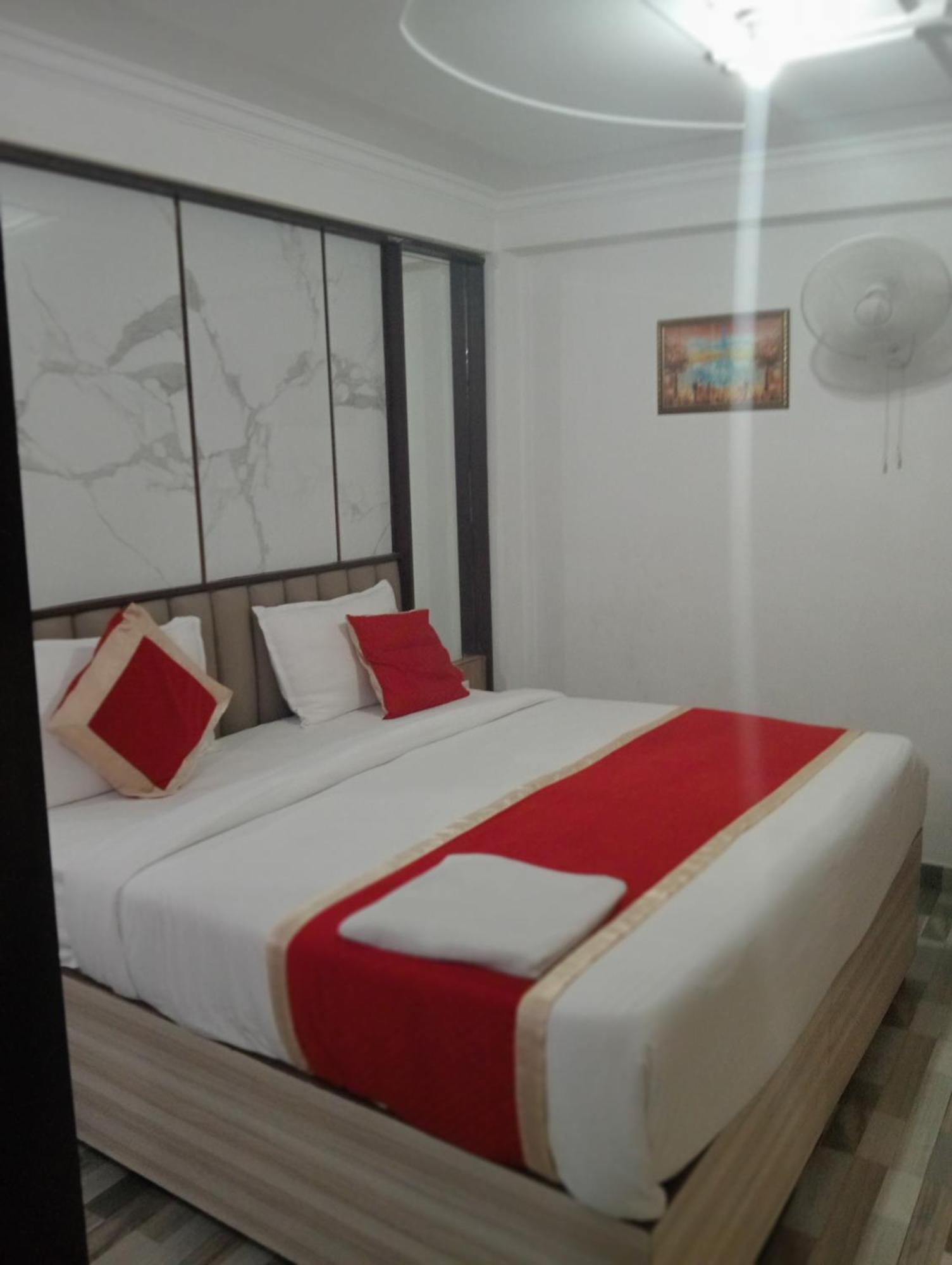 Hotel Clink New Delhi Airport Buitenkant foto