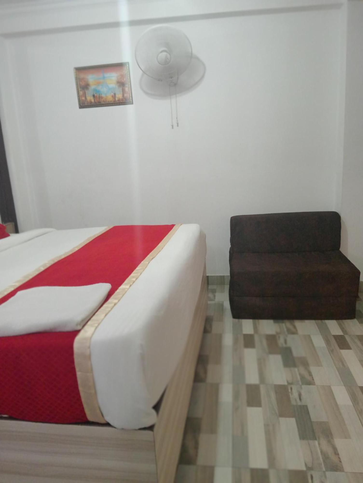 Hotel Clink New Delhi Airport Buitenkant foto