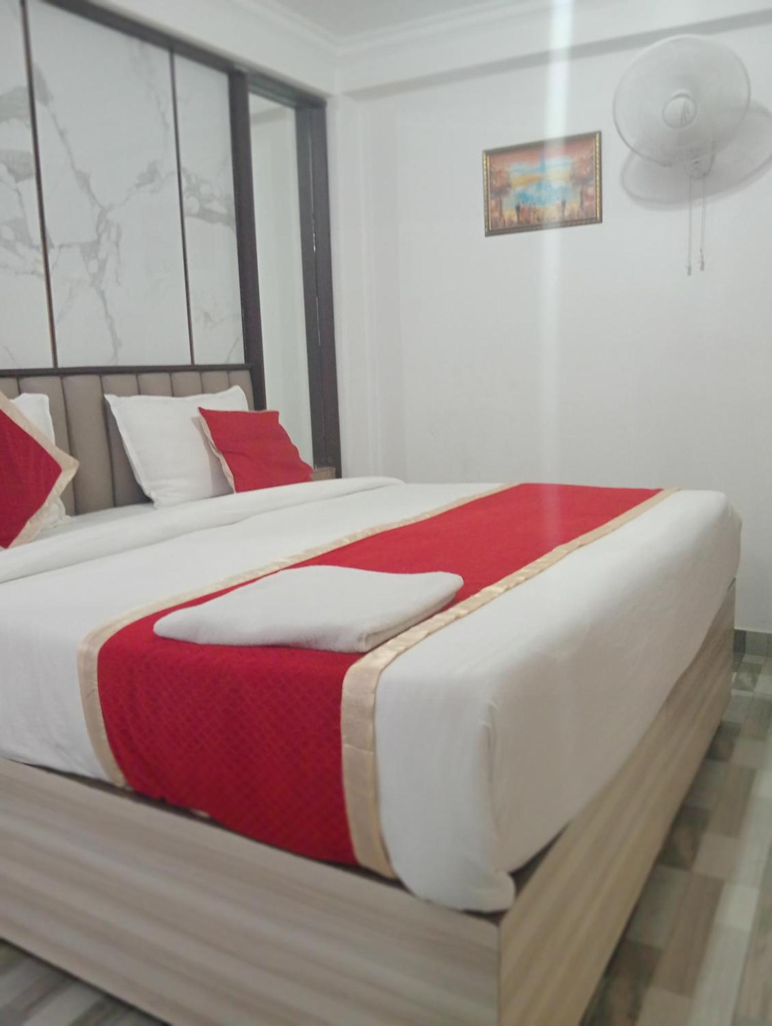 Hotel Clink New Delhi Airport Buitenkant foto