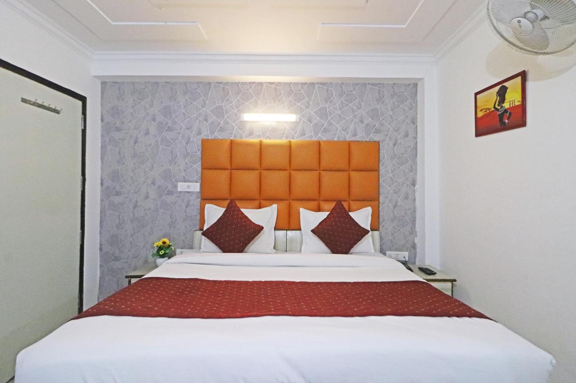 Hotel Clink New Delhi Airport Buitenkant foto