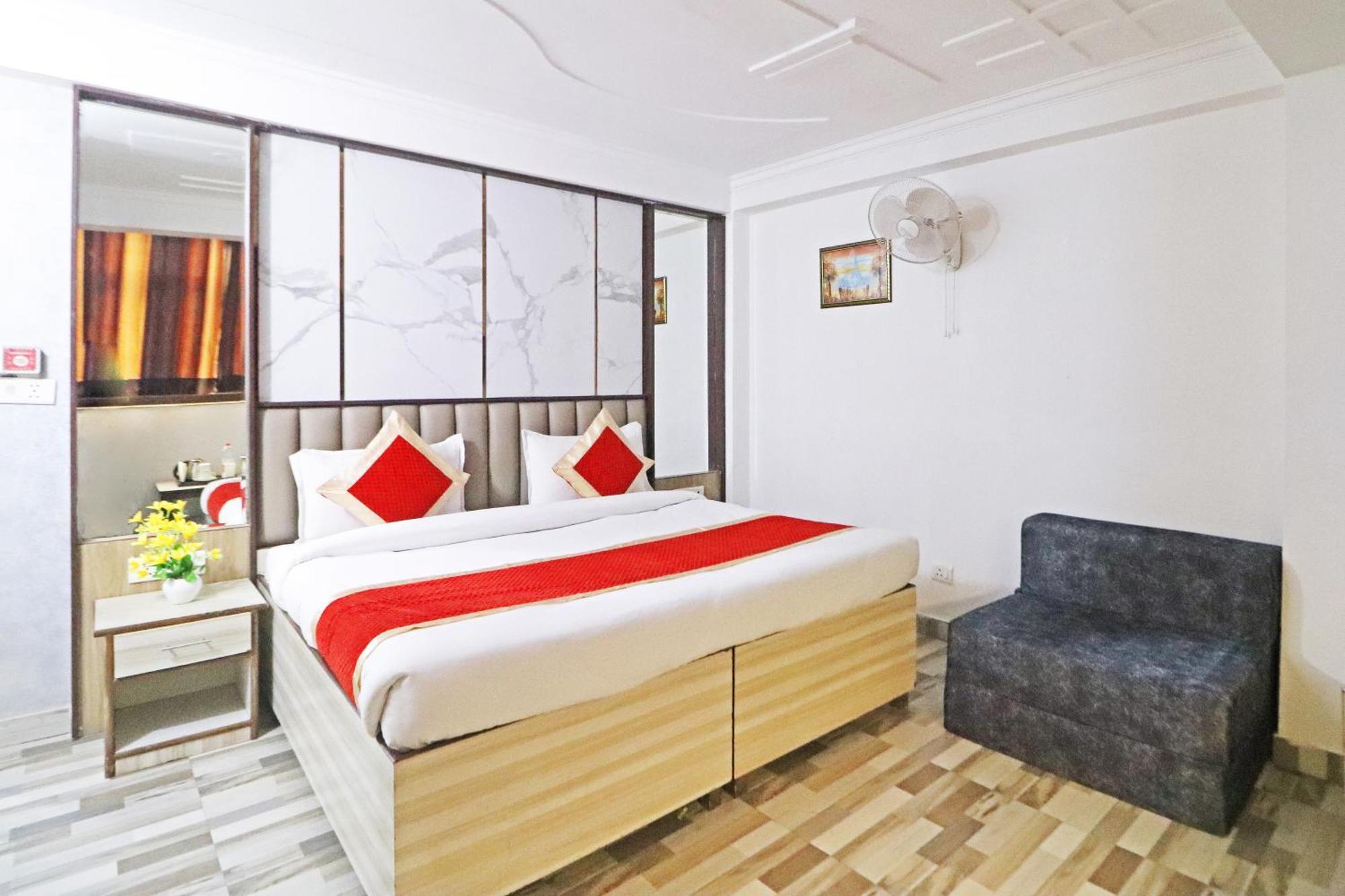Hotel Clink New Delhi Airport Buitenkant foto